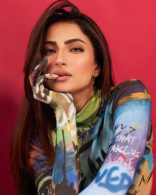 Pleasing Clicks Of Palak Tiwari In Colorful top